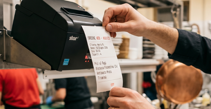 Comande via tablet cucina Web Restaurant - ordini in tempo reale dallo schermo del cameriere
